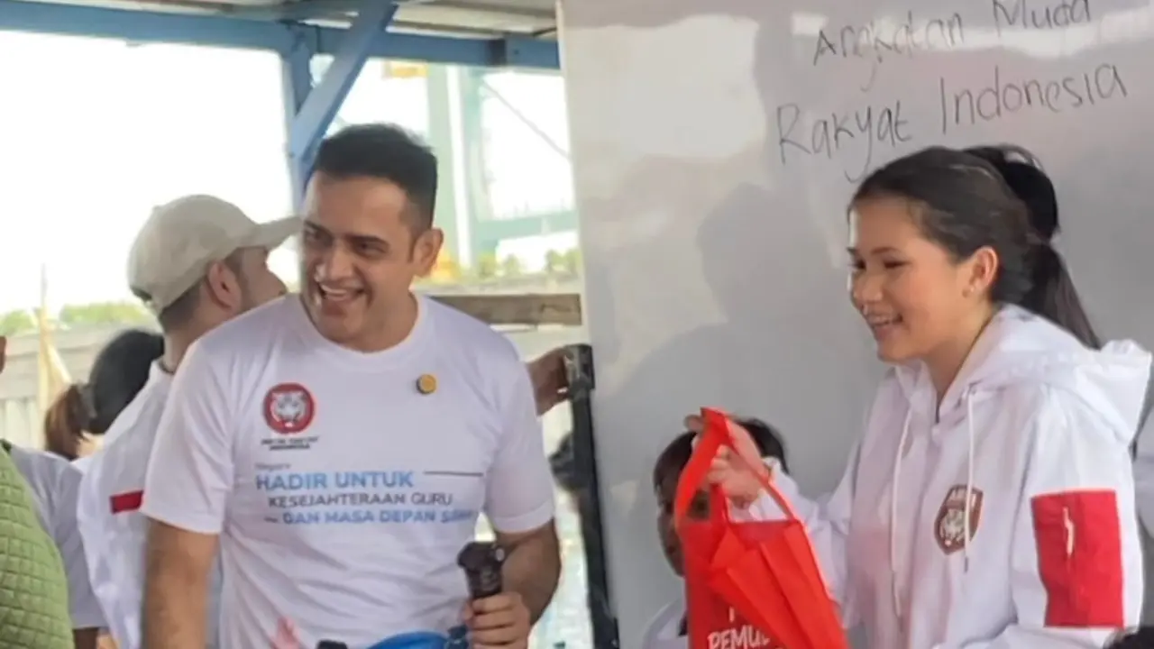 Angkatan Muda Rakyat Indonesia (AMRI) menggelar kegiatan sosial bertajuk “AMRI Peduli: Membangun Ekosistem Pesisir yang Edukatif, Inovatif, dan Berkelanjutan” di kawasan Taman Anak Pesisir Cilincing, Jakarta Utara, Minggu (19/4) (Istimewa)