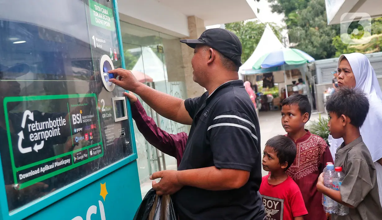 Berdasarkan data Sistem Informasi Pengelolaan Sampah Nasional milik Kementerian LHK, Indonesia menghasilkan sekitar 68,5 juta ton sampah. (Liputan6.com/Angga Yuniar)