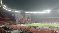 Tifo tribune utara dari La Grande Indonesia bertajuk Gatotkaca. (Bola.com/Hery Kurniawan)