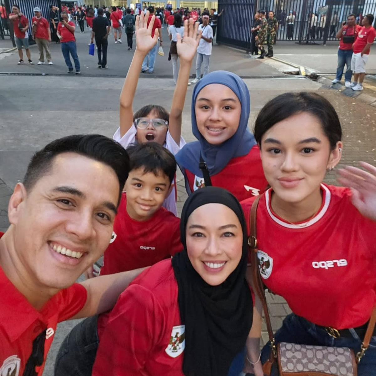 Potret Rionaldo Stokhorst Boyong Keluarga Nonton Timnas Indonesia Vs China di GBK, Putri Cantiknya Bikin Salfok