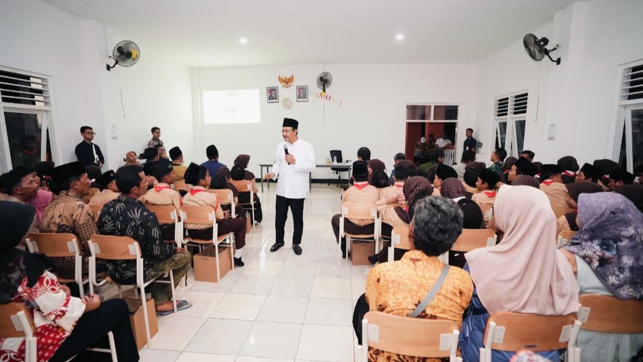 Gus Ipul Disambut Puisi dan Pidato Bahasa Inggris Siswa Sekolah Rakyat