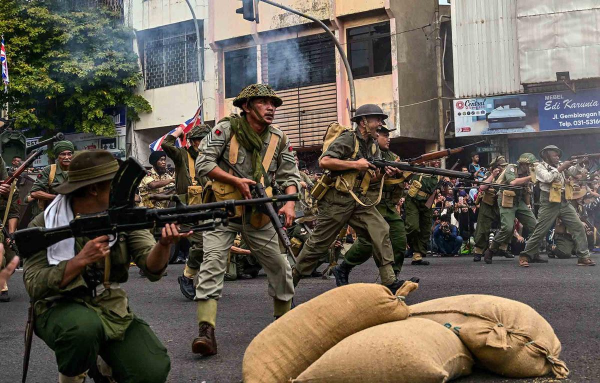 FOTO: Semangat Arek Suroboyo Menyala di Parade Surabaya Juang 2025