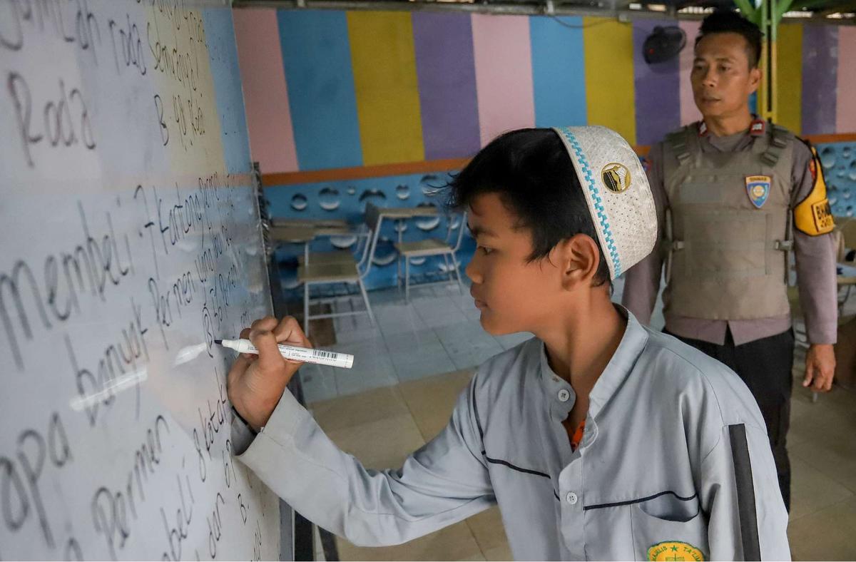 Sosok Aiptu Agus Riyanto, Polisi Inspiratif Dirikan Sekolah Gratis untuk Anak-Anak Pemulung di Sudut Jakarta