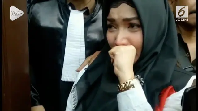 Perjalanan kasus narkoba Roro Fitria berakhir. Pengadilan Negeri Jakarta Selatan akhirnya memberi vonis empat tahun penjara bagi artis seksi yang kerap disapa Nyai ini.