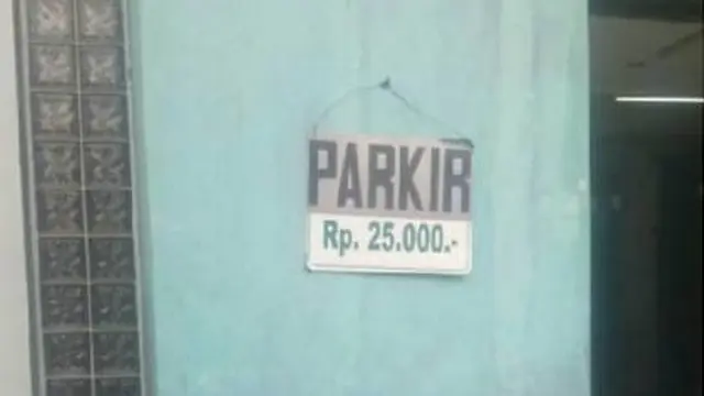 6 Peringatan Dilarang Parkir di Depan Rumah Ini Bikin Gemetaran