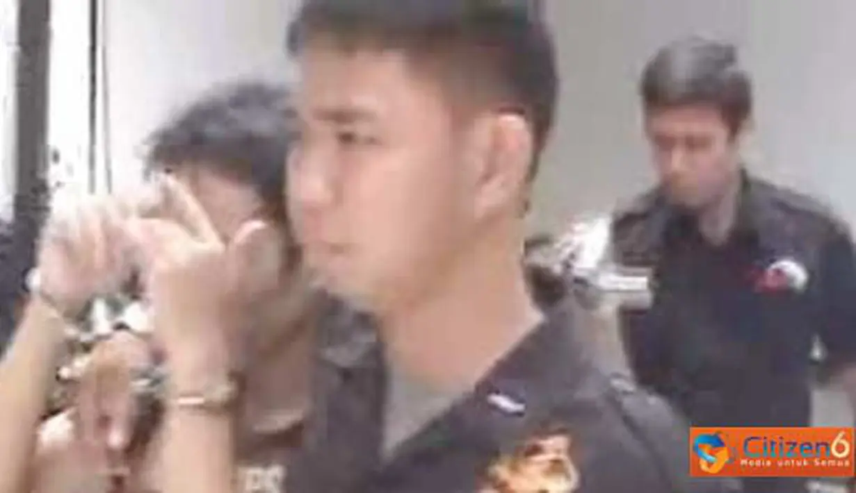 Citizen6, Jambi: Seorang tahanan kabur. Dia telah mengelabui Polisi dengan mengaku Polisi berpangkat Briptu (brigadir satu) yang bertugas di Polresta Jambi, baru pindah dari Polres Labuhan Batu (Sumatera Utara), dengan tugas di satuan reskrim.