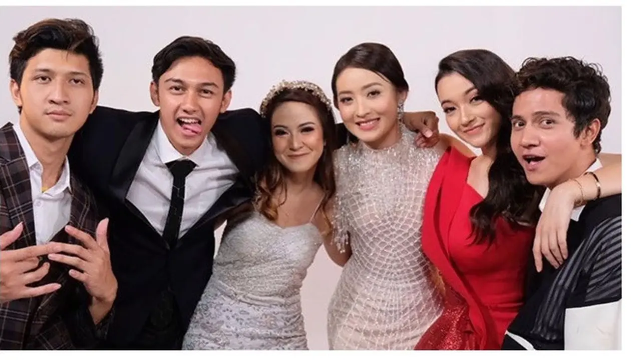 6 Potret Kedekatan Pemain Sinetron Cinta karena Cinta di Balik Layar, Kompak