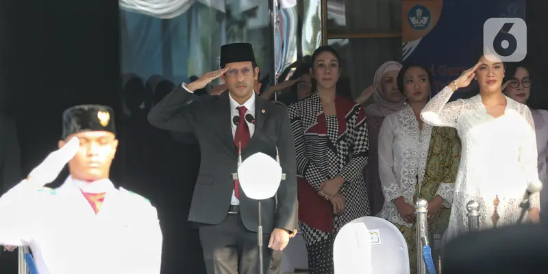 Menteri Nadiem Pimpin Upacara HUT ke-74 PGRI dan Hari Guru Nasional