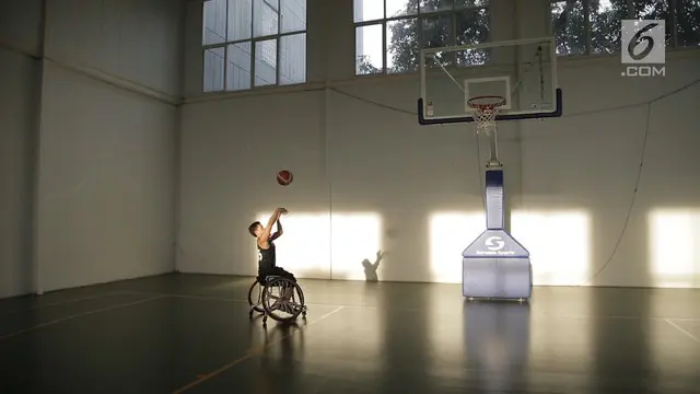Asian Para Games 2018 segera digelar, beberapa cabang akan dipertandingkan seperti bola basket kursi roda. Nah, ada perbedaan kursi roda untuk para atlet dan yang biasa. Apa bedanya? Cek video berikut!