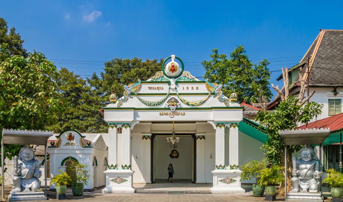 'Ritual' Minum Bir Jawa ala Sultan