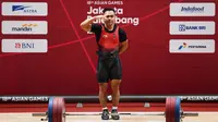 Lifter andalan Indonesia, Eko Yuli Irawan, yang beraksi di cabang angkat besi putra 62 kg, merebut medali emas Asian Games 2018 di arena JIEXPO, Jakarta, Selasa (21/8/2018). (AFP/Money Sharma)