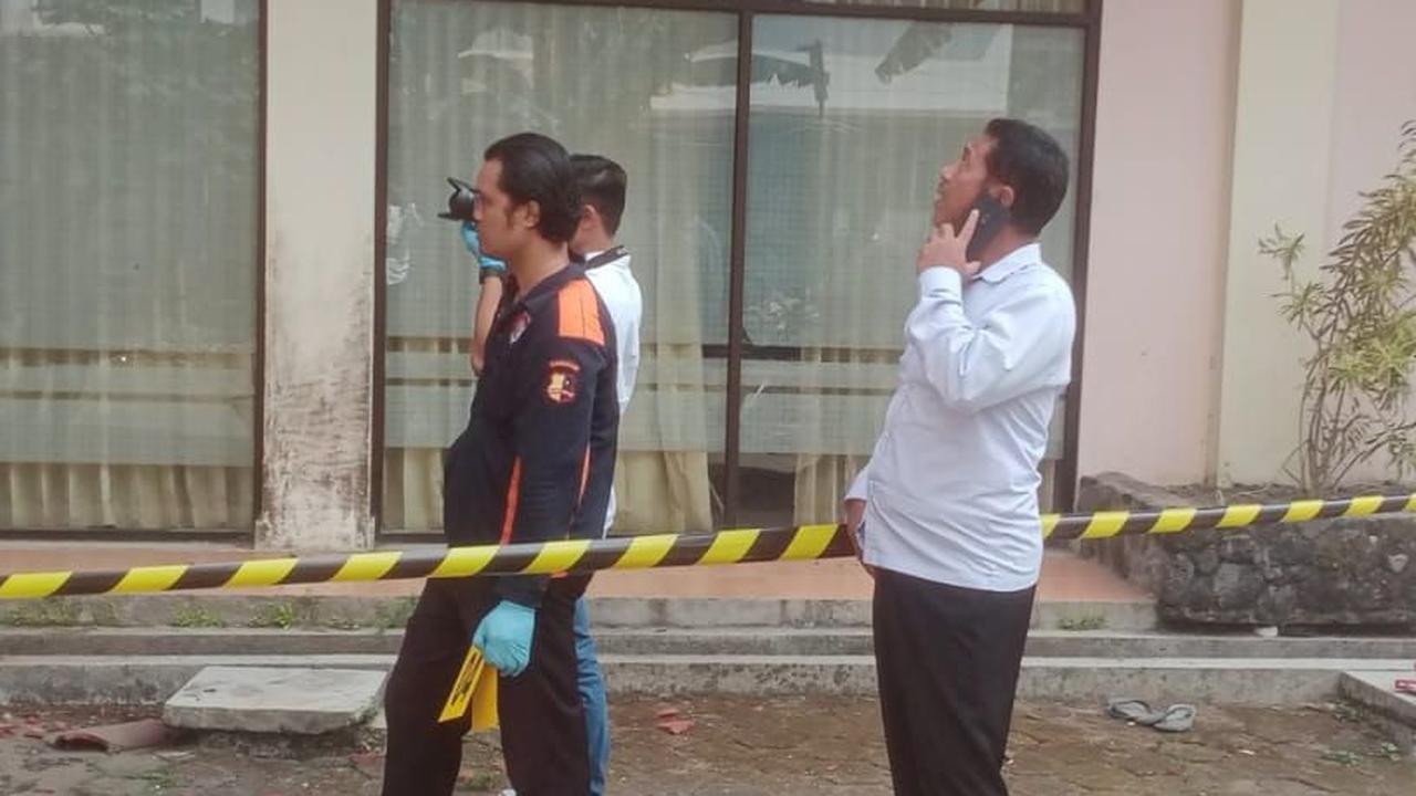 Kasi Humas menambahkan dari keterangan seorang temannya, korban diketahui pernah bertanya perihal apakah jika melompat dari lantai 4 akan meninggal atau tidak.&nbsp;