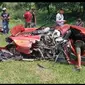Kecelakaan supercar McLaren di Tol Jagorawi.
