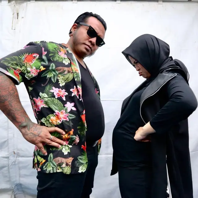 7 Gaya Kocak Tantri Kotak Pamer Baby Bump yang Energik Banget
