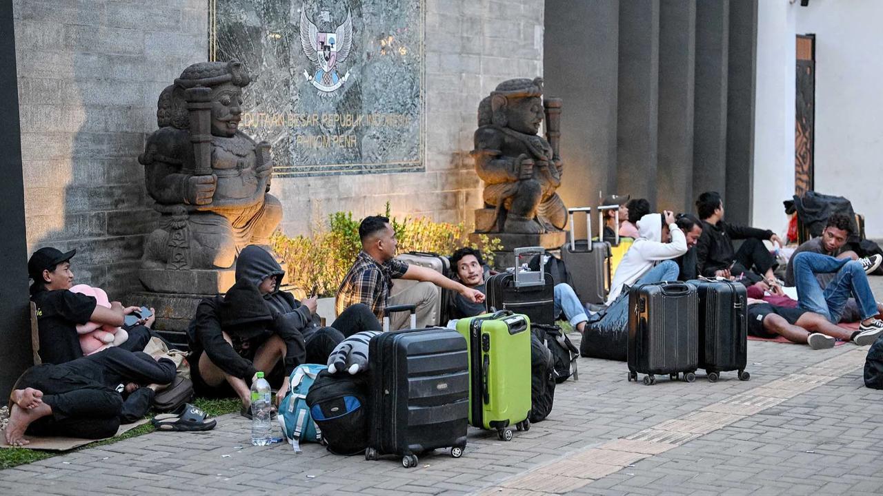 FOTO: KBRI Phnom Penh Dibanjiri WNI Keluar dari Jaringan Penipuan Daring