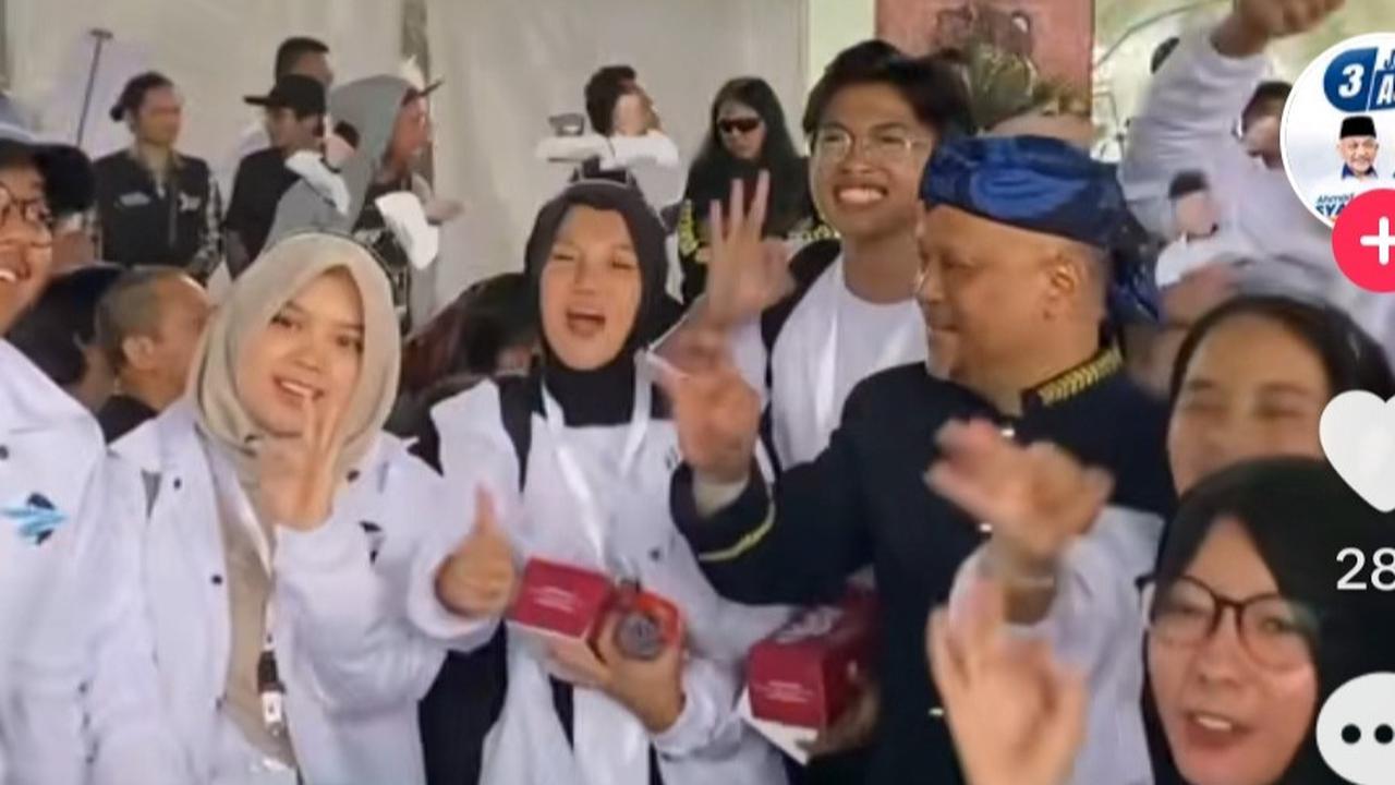 Aksi Emak-emak Pendukung ASIH Joget Lagu Coblos Botakna Viral di TikTok