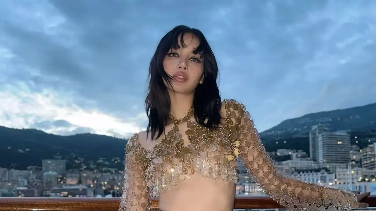 Pakai Outfit Daur Ulang Tutup Botol, Lisa BLACKPINK Tetap Tenteng Tas Puluhan Juta Saat Nonton F1 di Monaco