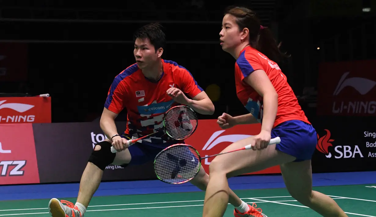 Goh Soon Huat/Lai Shevon Jemie. Pasangan ganda campuran Malaysia yang diunggulkan di posisi ke-8 ini harus mengakui kemenangan pasangan Inggris, Callum Hemming/Jessica Pugh dengan rubber game 21-14, 13-21 dan 12-21. Kedua pasangan belum pernah bertemu sebelumnya. (AFP/Roslan Rahman)