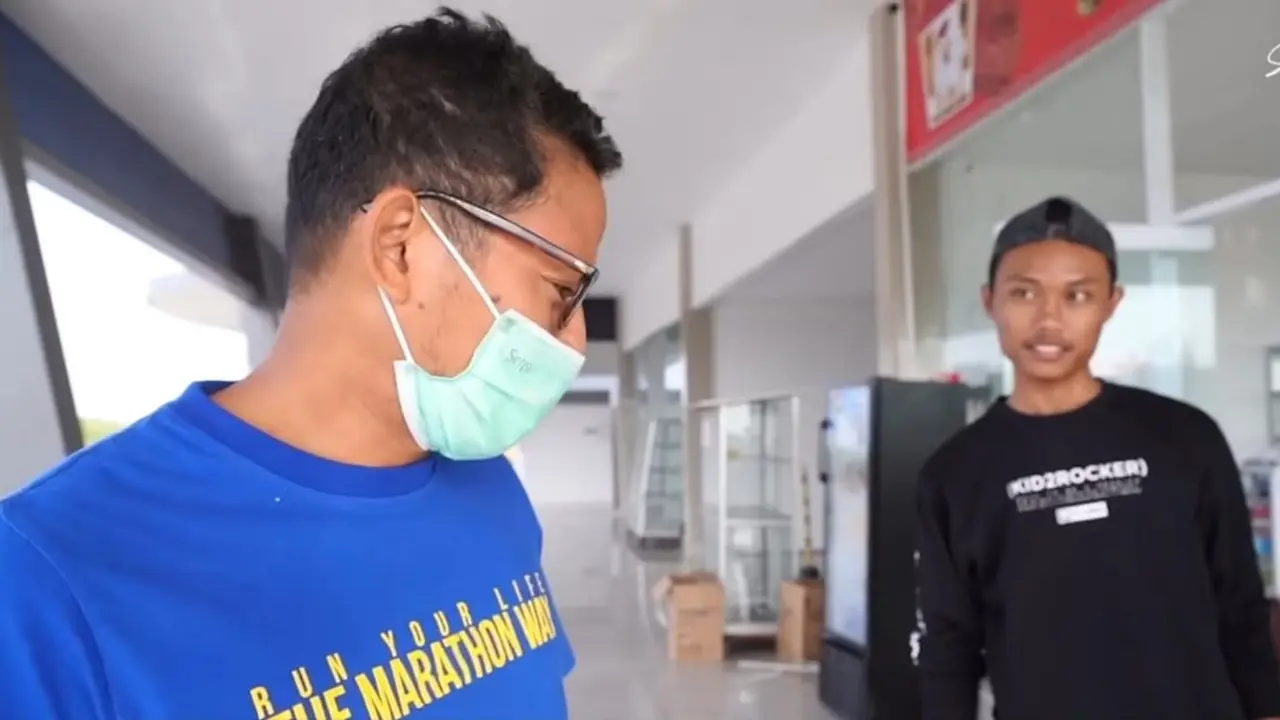 Sandiaga belanjar telor asing Brebes. (Foto: Istimewa).
