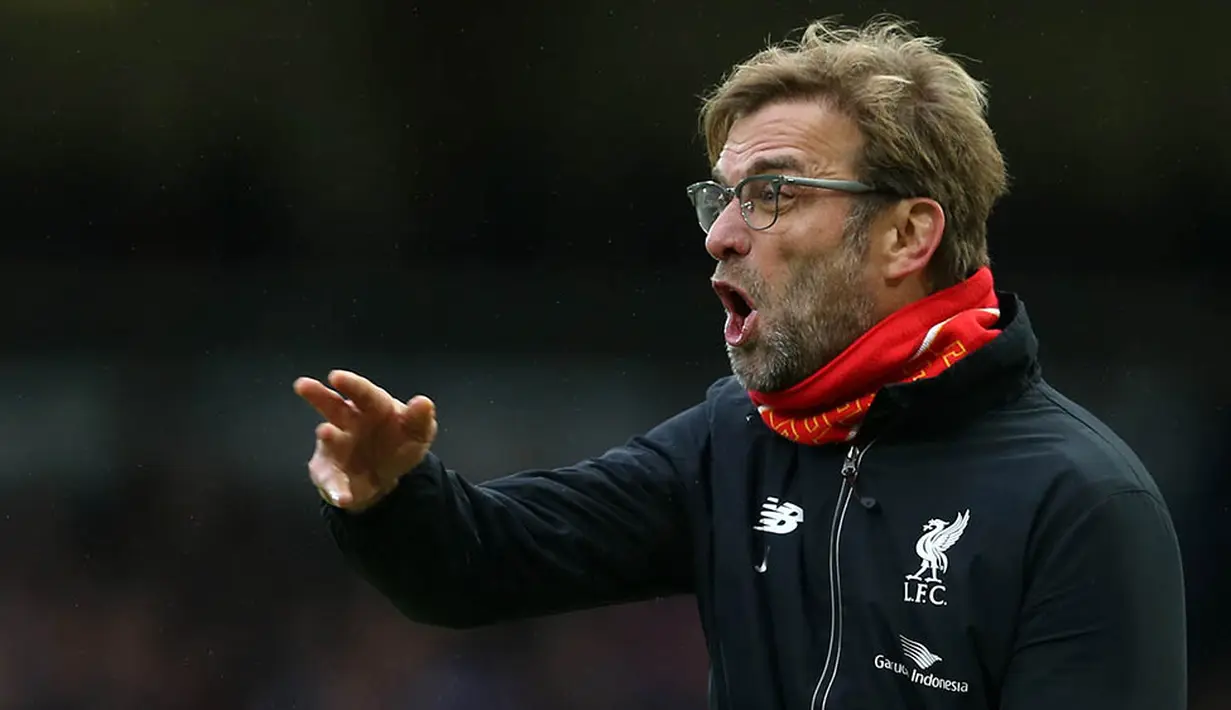Pelatih Liverpool, Jurgen Klopp, mengaku nyaris menjadi manajer MU pada 2013. Namun, pria berkebangsaan Jerman itu menolak tawaran tersebut dan memilih bertahan bersama Borussia Dortmund. (AFP/Justin Tallis)