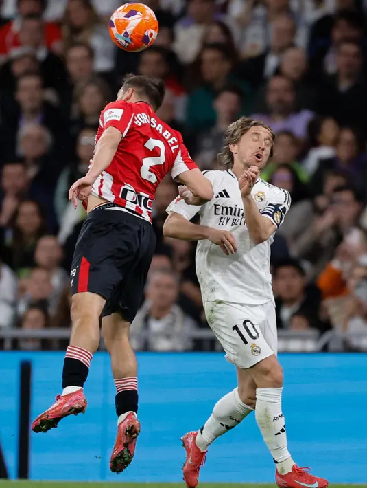 Hingga akhir babak pertama, kedua tim bermain imbang 0-0. (OSCAR DEL POZO/AFP)