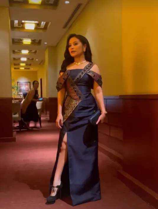 Prilly Latuconsina kembali terlihat menawan di Gala Premiere Film Budi Pekerti di Jakarta [@prillylatuconsina96]
