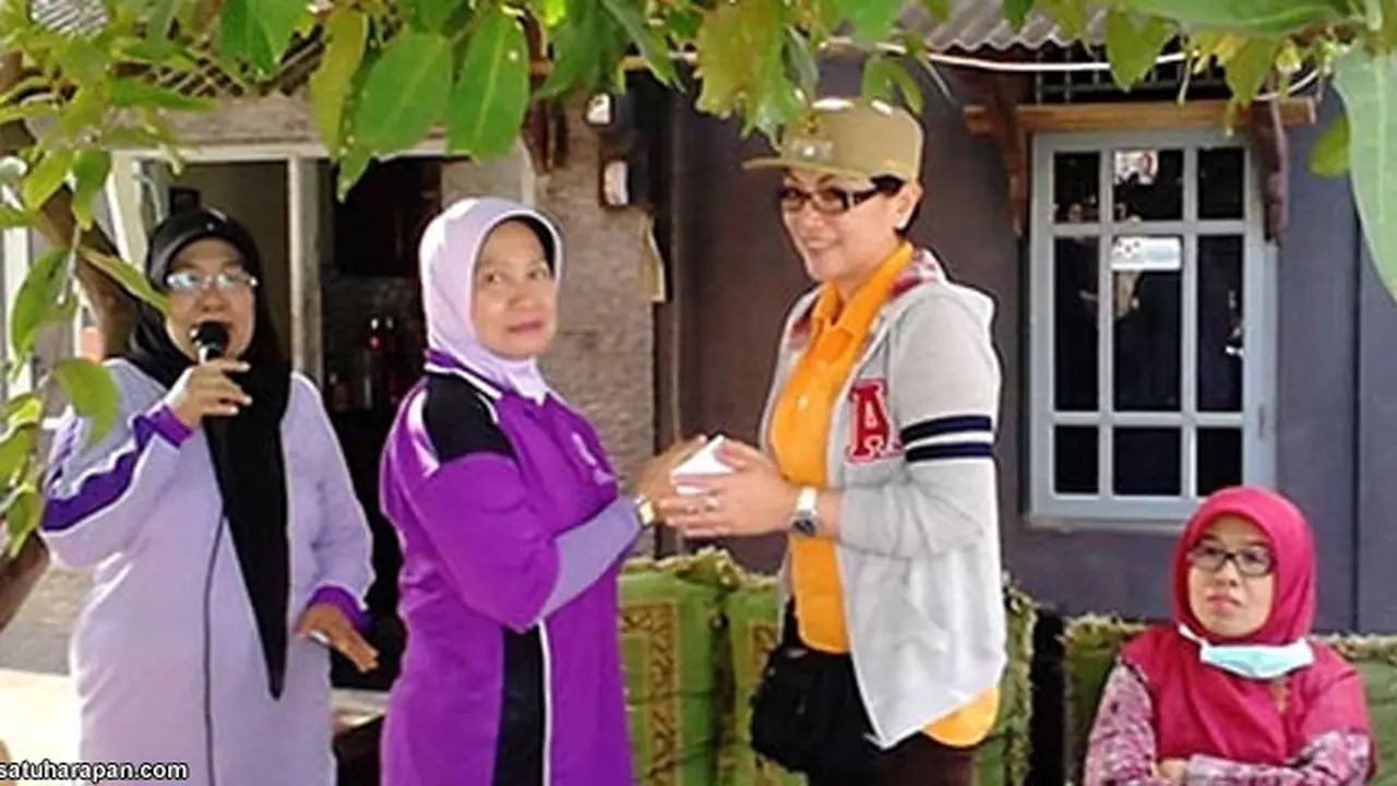 lurah-jasmine-130828b.jpg