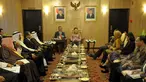 Ketua DPR RI Setya Novanto (kanan) menerima Delegasi Majelis Syuro Parlemen Arab Saudi di ruang tamu pimpinan DPR RI, Komplek Parlemen, Senayan, Jakarta (2/2/2015). (Liputan6.com/Andrian M Tunay)