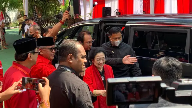 Ketua Umum PDIP Megawati Soekarnoputri tiba di acara HUT ke-51 PDIP