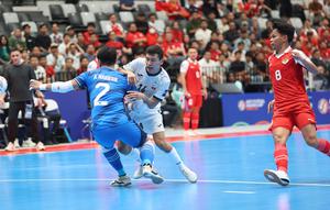 Timnas Futsal Indonesia berhasil meraih kemenangan 5-3 atas Kirgistan pada laga kedua Grup A Piala Asia Futsal 2026 di Indonesia Arena, Jakarta, Kamis (29/01/2026) malam WIB. Hasil itu membuat Tim Garuda melenggang ke perempat final. (Bola.com/Muhammad Iqbal Ichsan)