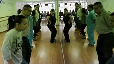 Sekelompok penari yang mengidap 'down syndrome' berlatih untuk tampil disebuah acara di Monterrey, Meksiko, pada 9 April 2016. Meskipun terlahir dengan keterbatasan mereka tetap bersemangat berlatih menari untuk mendapatkan uang. (REUTERS/Daniel Becerril)