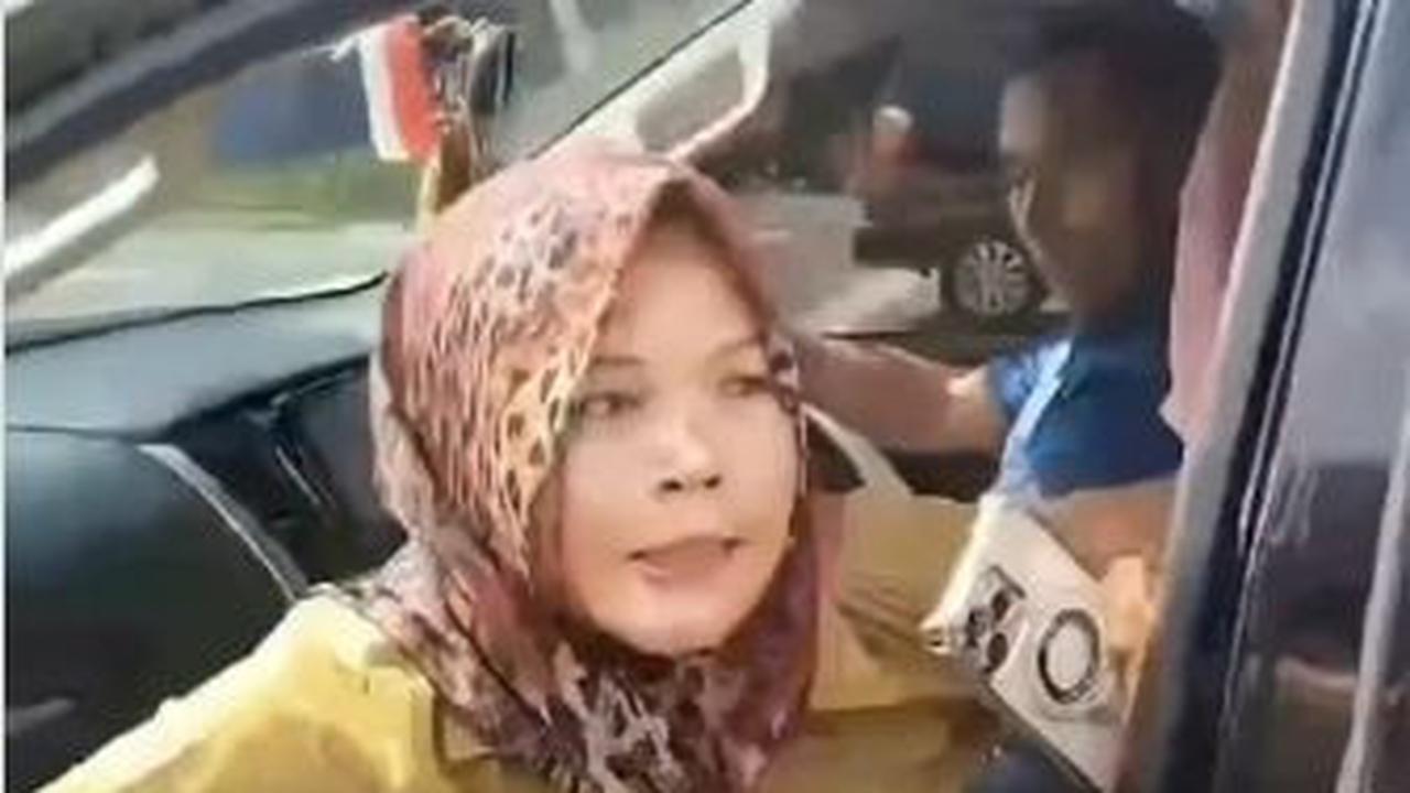 "Klason membuat panik pengendara Avanza dan pengendara Pajero yang tepat di belakangnya hingga menabrak bagian belakang Avanza," katanya.
