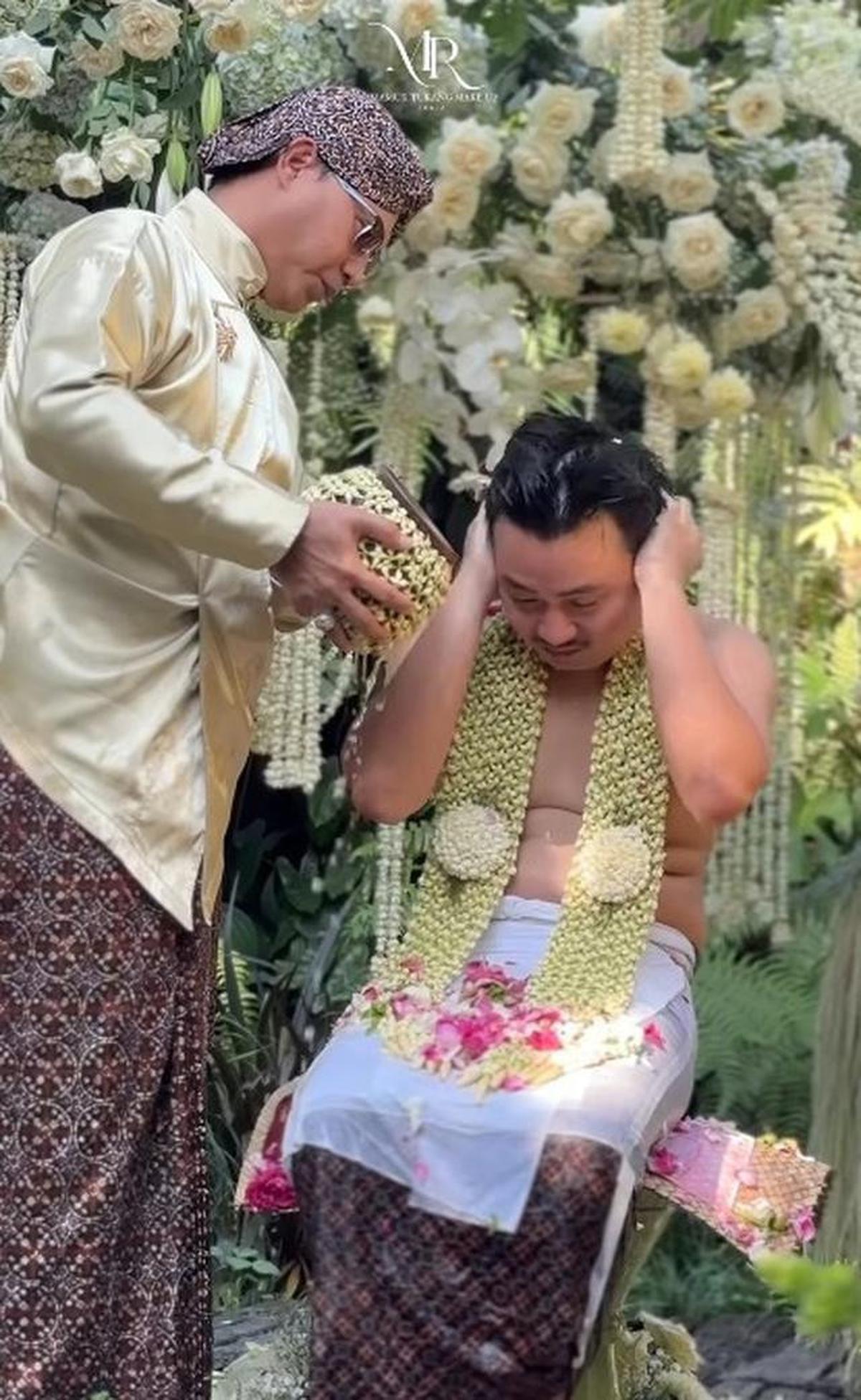 22 Potret Detail Dekorasi Siraman Pernikahan Putra Soimah dengan Adat Jawa yang Mewah dan Sakral
