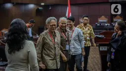 Mantan pimpinan KPK, Erry Riyana Hardjapamekas menghadiri sidang uji materi terhadap Perubahan kedua atas UU No. 30 Tahun 2022 tentang KPK di Mahkamah Konstitusi, Jakarta, Rabu (8/1/2020). Uji materi ini berfokus pada ranah formil dan belum yang bersifat substansi. (Liputan6.com/Faizal Fanani)