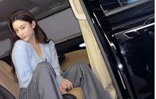6 Potret OOTD Nongkrong Ala Go Yoon Jung Pemeran Resident Playbook, Bisa Jadi Inspirasi Outfit Kece Sehari-hari