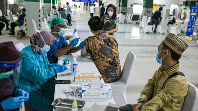 Pemuka dan Tokoh Agama Jalani Vaksinasi COVID-19