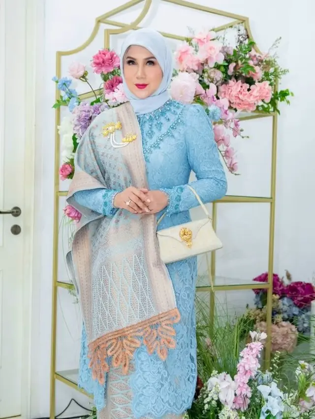 Outfit Kondangan Marini Zumarnis