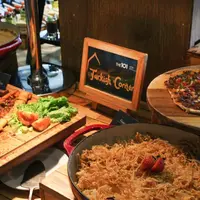 Hadirkan menu buka puasa mancanegara dengan selera nusantara, 101 Urban Jakarta Kelapa Gading bisa jadi rekomendasi tempat bukber yang asyik. (Dok/PHMHotels).
