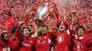 "The Miracle of Istanbul" menjadi kata-kata yang selalu diingat dari final Liga Champions 2005 yang mengagumkan. Kisah perjuangan tak kenal lelah dari penggawa Liverpool dalam 120 menit pertandingan untuk mengalahkan AC Milan dalam duel adu penalti. (AFP/Filippo Monteforte)