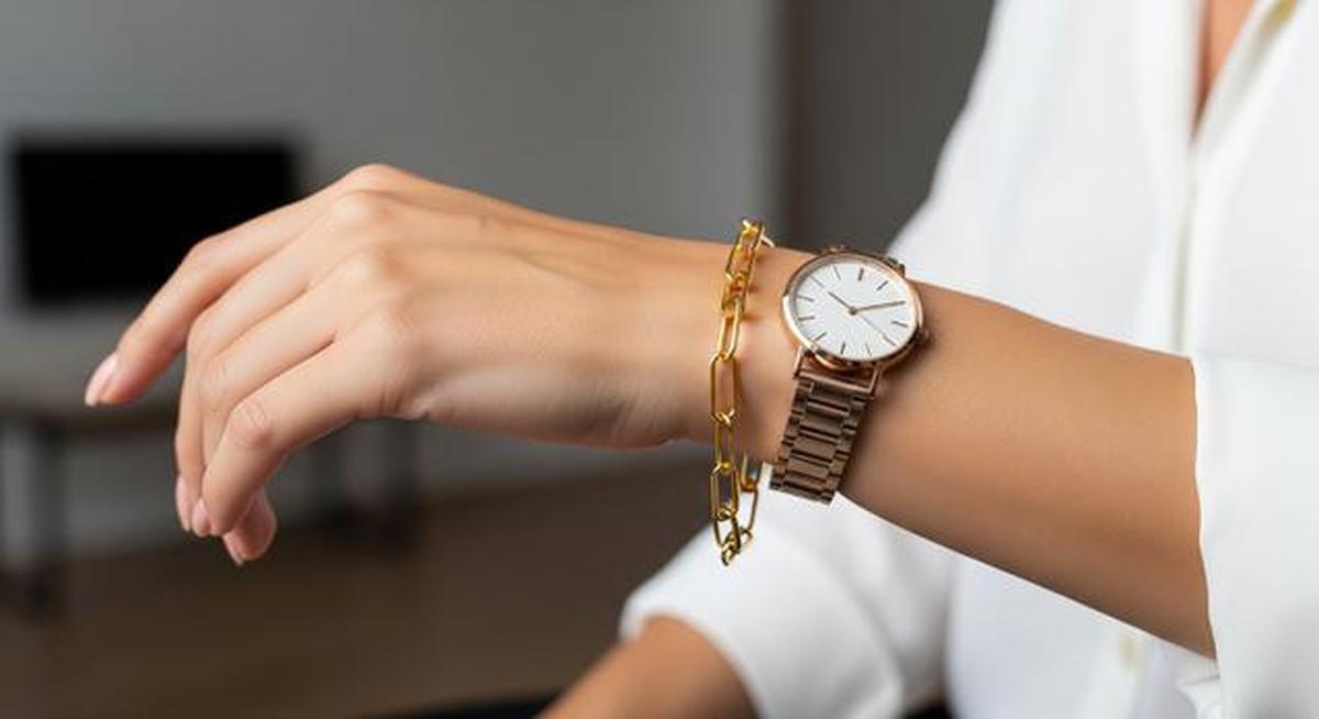 Gelang Rantai Apa yang Cocok Dipadukan dengan Jam Tangan? Ini 8 Rekomendasi Modelnya di 2025