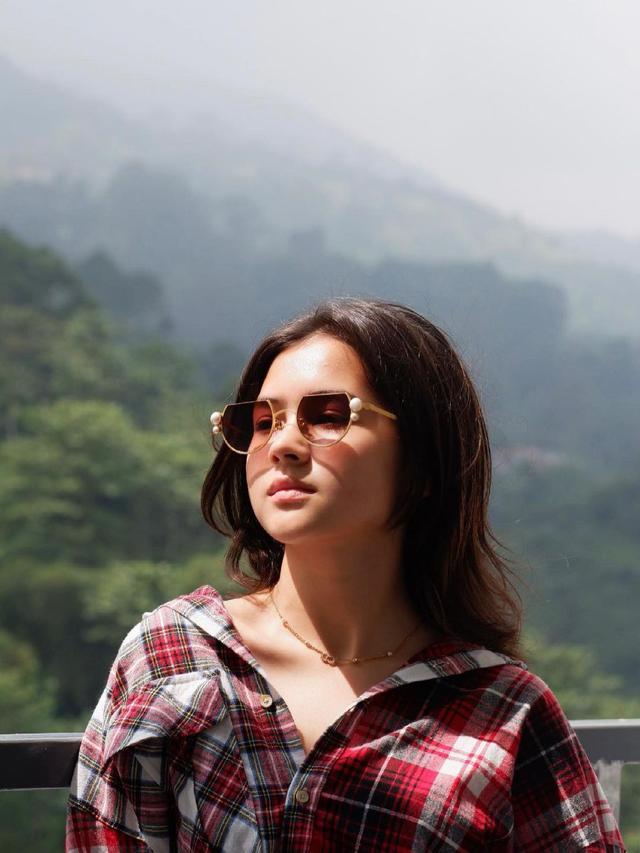 Wulan diperankan Sandrinna Michelle di sinetron Dari Jendela SMP. (Foto: Instagram @sandrinna_11)