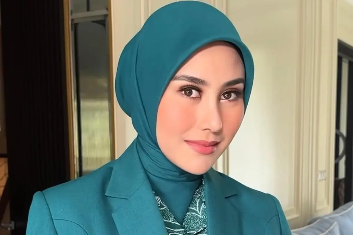 Potret Makeup Syahnaz Sadiqah Resmi Dilantik Ketua TP PKK dan TP Posyandu Bandung Barat Ritchie Ismail atau Jeje kini resmi menjadi Bupati B