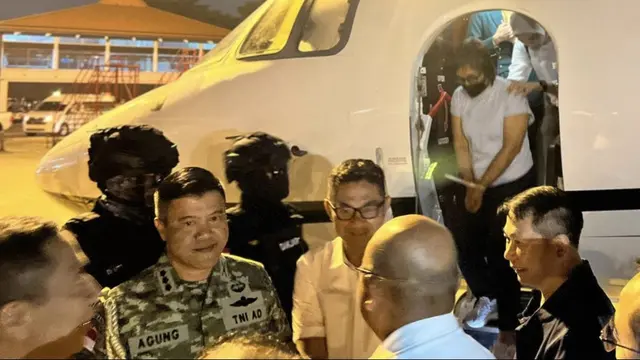 Penampakan Dewi Astutik alias Mami, buronan internasional dan aktor intelektual penyelundupan 2 ton sabu jaringan Golden Triangle saat Tiba di Bandara Soetta.