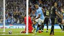 Manuel Akanji tampil disiplin saat menjaga lini pertahanan Manchester City. Meski bermain sebagai bek tak menghalangi Akanji turut dalam pesta gol City ke gawang Madrid pada laga ini. Ia mencetak satu dari empat gol City pada laga tersebut. (AP Photo/Jon Super)