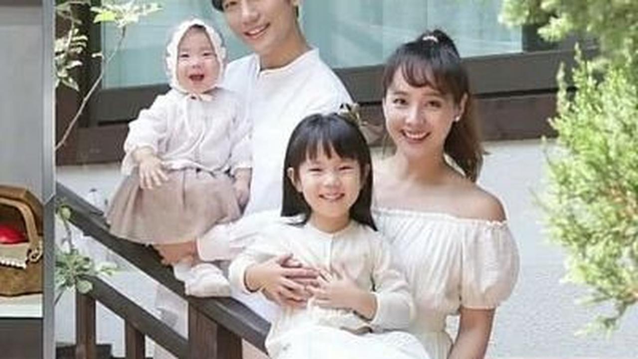 Tahun 2015 putri mereka yang bernama Kim Ro Hee lahir dan bergabung dengan variety show The Return of Superman mulai 2016 hingga 2018. Pada Agustus 2018, keduanya dikaruniai anak kedua yang diberi nama Kim Ro Rin.