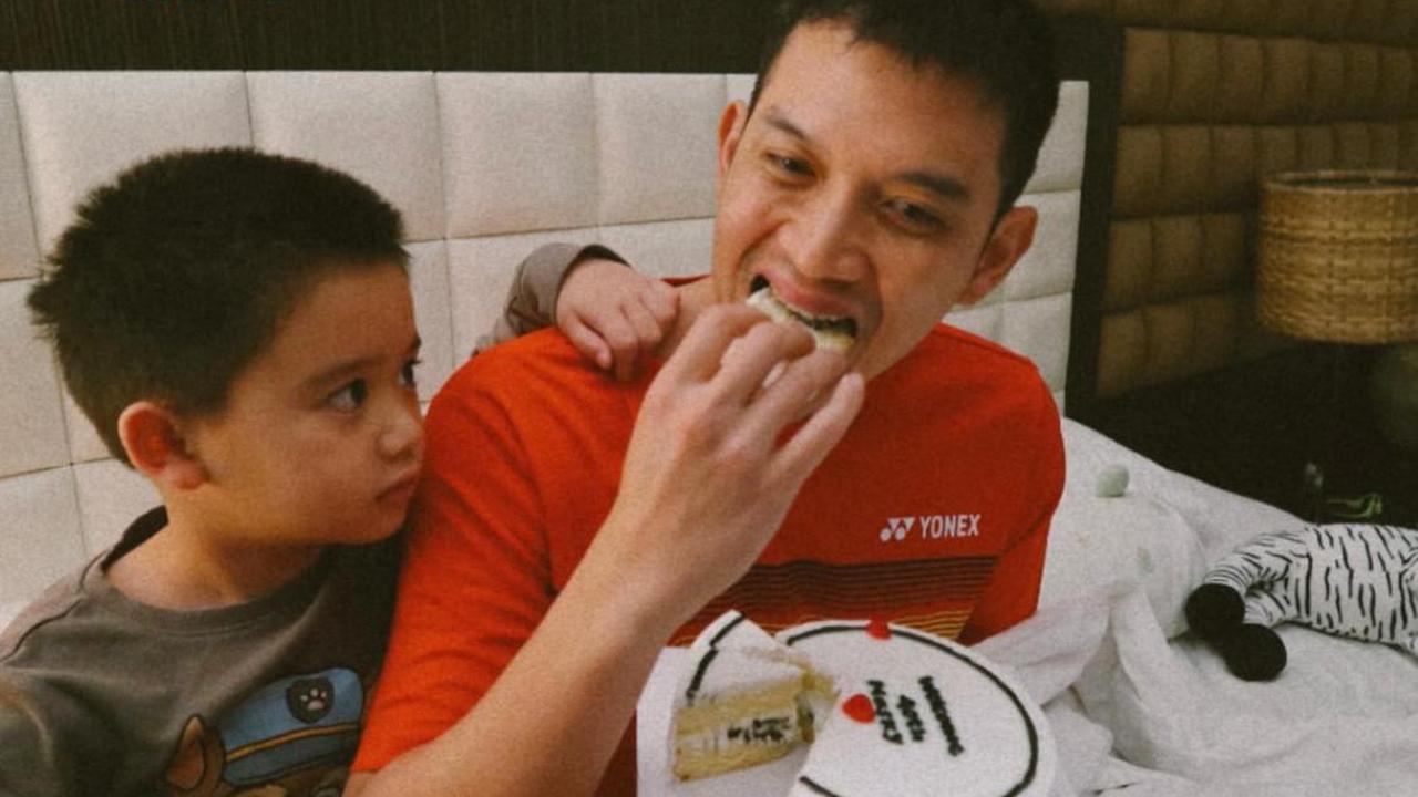 Momen Manis Kejutan Ulang Tahun ke-40 Rezky Aditya dari Citra Kirana dan Sang Anak