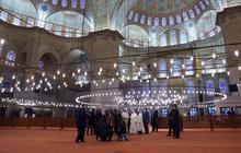 Paus Leo XIV Tidak Berdoa Saat Kunjungi Masjid Biru di Turki, Vatikan Jelaskan Alasannya