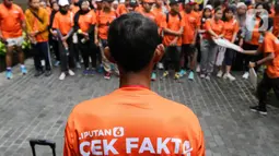 Mengusung tema 'Jalan Sehat, Berantas Hoaks', Liputan6.com mengadakan Fun Walk bersama sejumlah pegiat Cek Fakta. (Liputan6.com/Herman Zakharia)