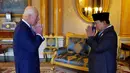 Untuk diketahui, Presiden Prabowo dan rombongan tiba di Bandara Stansted, London, Inggris, pada Rabu 20 November 2024 pagi waktu setempat. (Jonathan Brady/POOL/AFP)