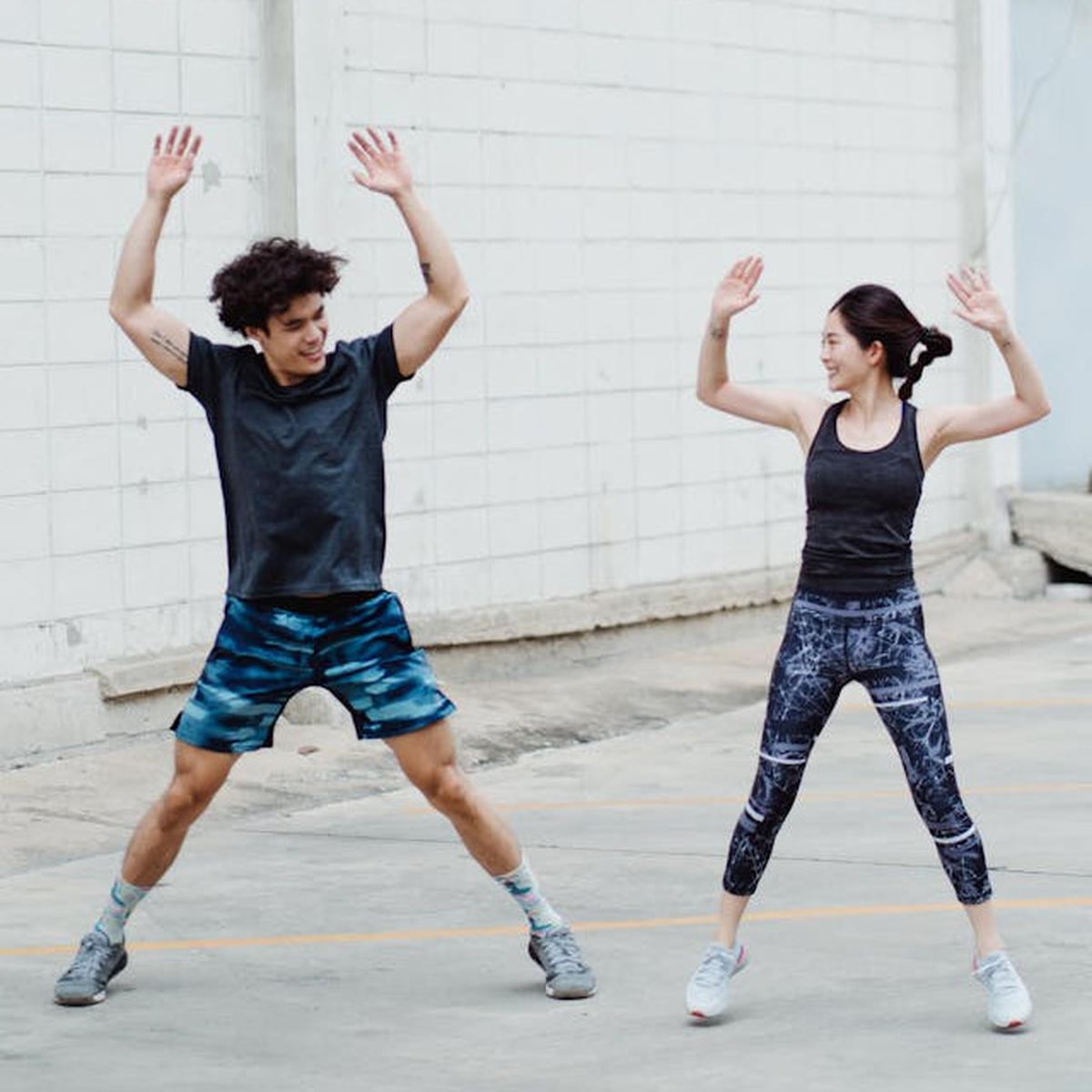 Bagaimana Cara Melakukan Jumping Jacks?
